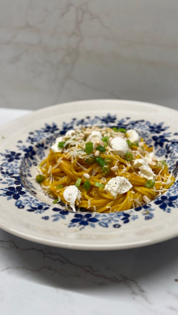 Makaron Spaghetti w sosie dyniowym – Idealny przepis na jesienny&nbsp;obiad